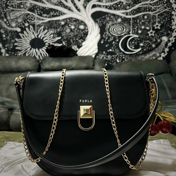 Vintage Furla soho Shoulder Bag Black Leather with Gold Accents new without tags - Picture 13 of 17